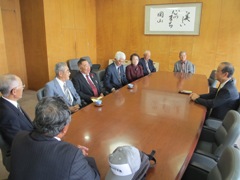 岡山市老人クラブ連合会会長らの来訪の様子
