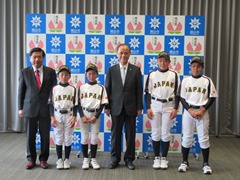 岡山少年ソフトボールクラブ 岡山リトルエンゼルス の選手 関係者 来訪 岡山市