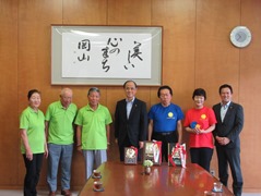 「第4回全国ディスコン大会in鳥取」で優勝した選手・関係者　来訪の様子