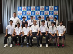 第26回全国中学生空手道選手権大会に出場する選手・関係者　来訪の様子