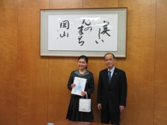 川西（張）天詩さん（第16回ショパン国際ピアノコンクール in ASIAアジア大会コンチェルトB部門銅賞）表敬訪問の様子