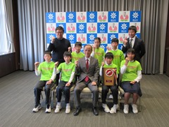 小学生タグラグビークラブ　高島小グリーンボンバーズの選手・関係者　来訪の様子