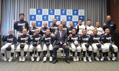 岡山少年ソフトボールクラブ卒団生等の選手・関係者　来訪の画像
