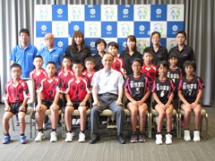 「第37回全日本バレーボール小学生大会」に出場する「古都スポーツ少年団バレーボール」選手・関係者　来訪の様子