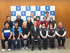 「第32回日本ペタンク選手権大会」「第30回全国健康福祉祭ねんりんピック大会」「2017年世界ジュニアペタンク選手権大会」に出場する選手　来訪の様子