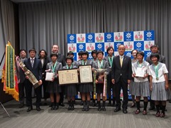 「平成29年度全国中学校体育大会第48回全国中学校ソフトテニス大会」優勝選手　来訪の様子