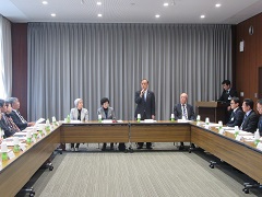 行政相談委員との岡山市政に関する懇談会（令和元年）の様子