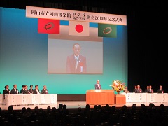 挨拶を行う大森雅夫岡山市長