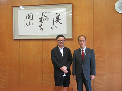 石川CEOと並ぶ大森雅夫岡山市長
