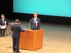 式に出席する大森雅夫岡山市長