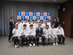 第8回U15ジャパンクラブバスケットボールゲームに出場する「GEM・STONE」の選手・関係者　来訪の様子
