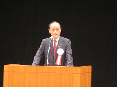 挨拶を行う大森雅夫岡山市長