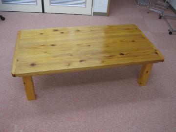 抽選品No.2 木製テーブルの写真