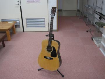 抽選品No.53 タカミネ ギターの写真