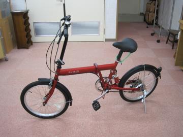 No.57 自転車 20インチ赤/黒 折りたたみ の写真