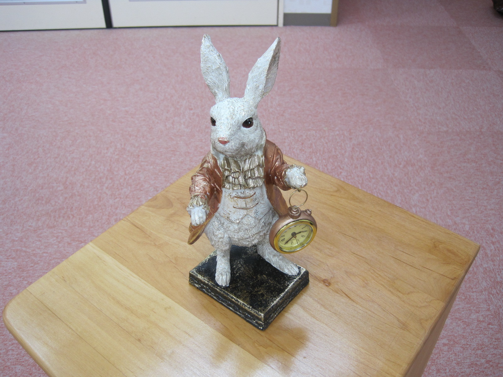 抽選品No.19 ウサギの置時計 の写真