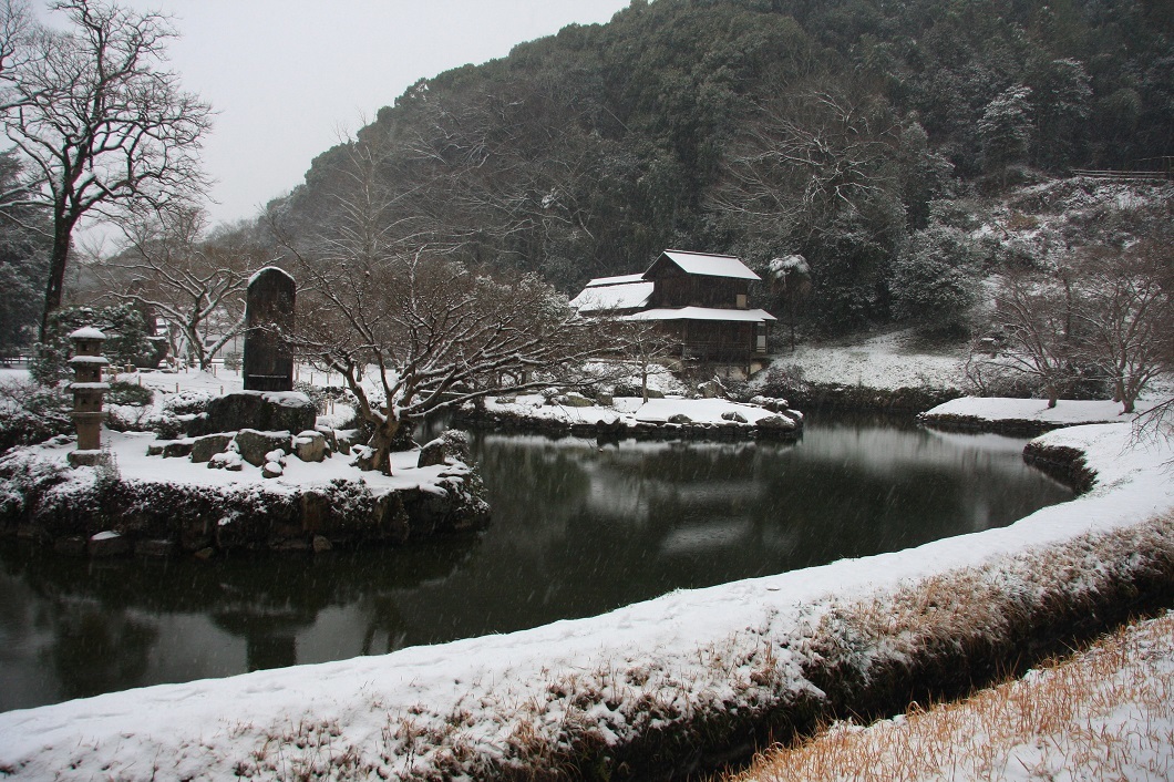 近水園の雪化粧