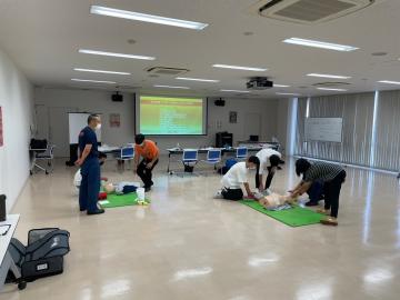 令和5年8月28日に実施した応急手当普及員講習中の写真