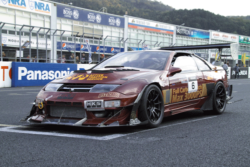 1000馬力のZ32レースカーの写真