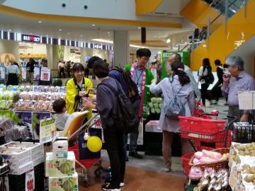 千葉県内スーパーでの試食・宣伝の様子（令和元年度）