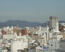 市街地を取り囲む斜面緑地の写真・周辺4山（操山、半田山、京山、矢坂山）