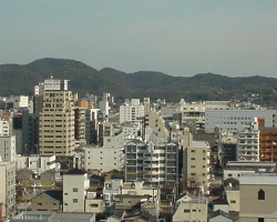 市街地を取り囲む斜面緑地の写真・近郊5山（芥子山、龍ノ口山、金山、吉備の中山、金甲山・貝殻山）