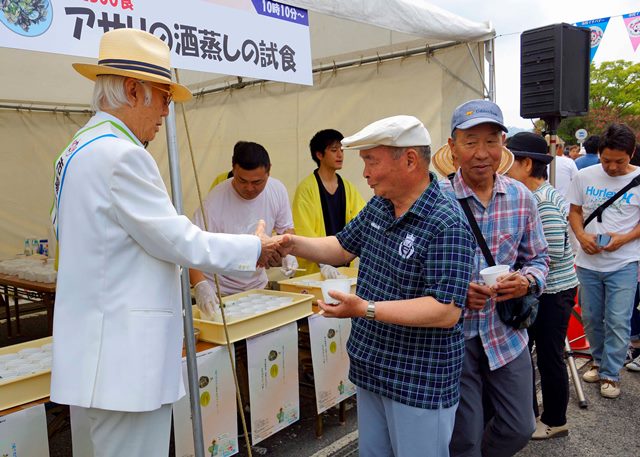 アサリの酒蒸しの試食の画像