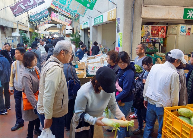 市場ふくふく通りの賑わいの様子の画像