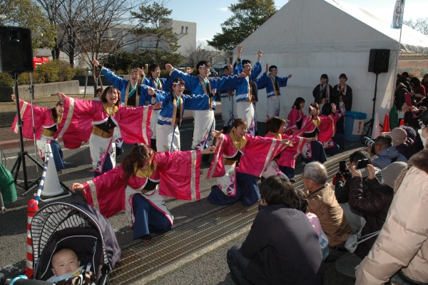 岡山理科大学「うらじゃ連　四季」によるうらじゃ演舞の写真