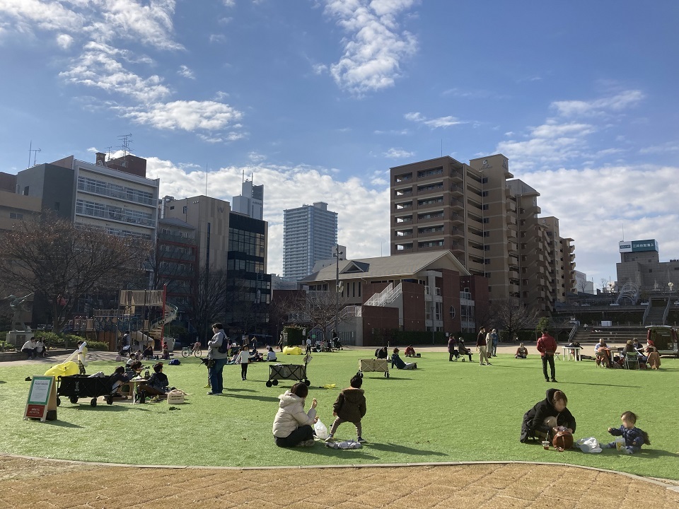 下石井公園に人工芝を敷いた様子