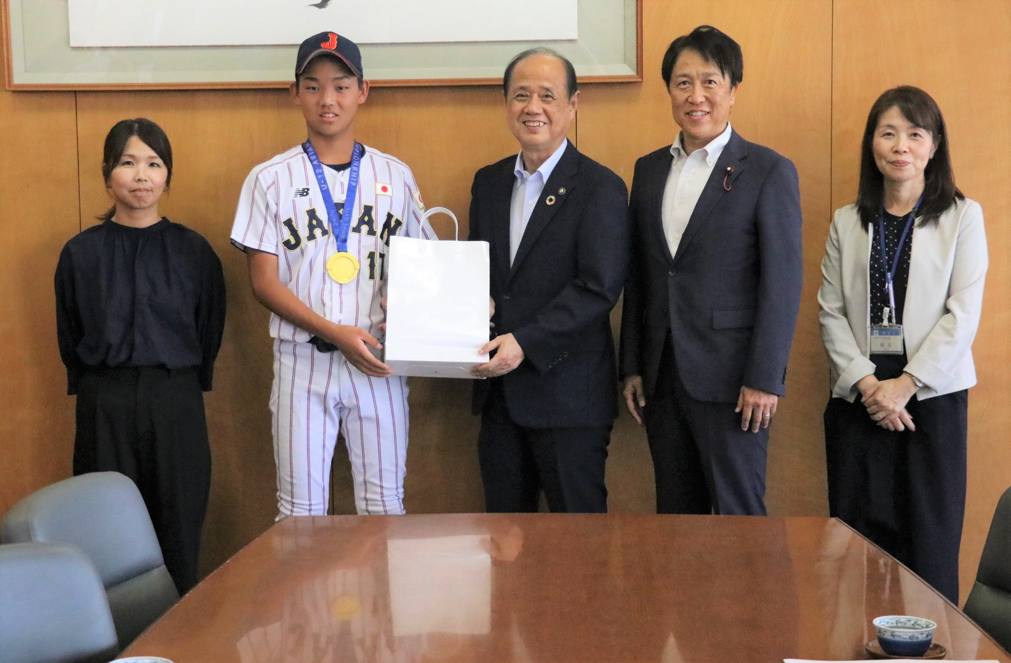 雲岡選手