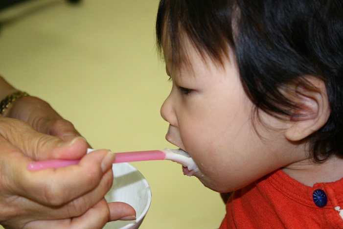 赤ちゃんへの食べさせ方2