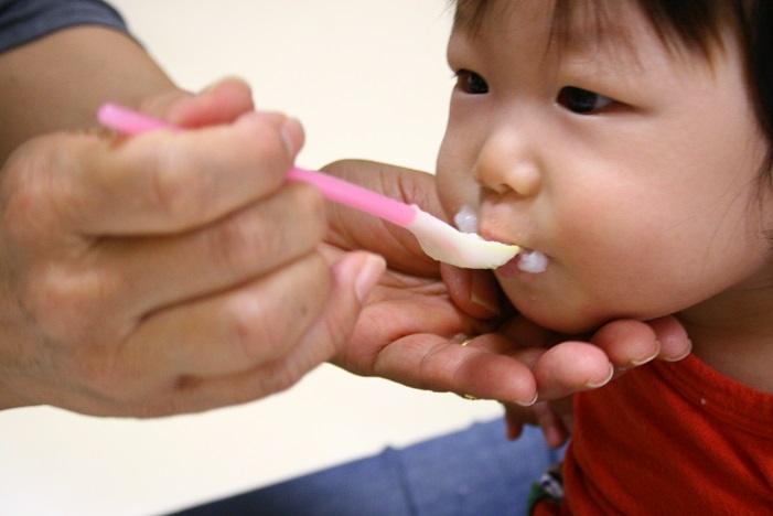 赤ちゃんへの食べさせ方3