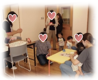 バルーンブレスレットを作っている様子の写真