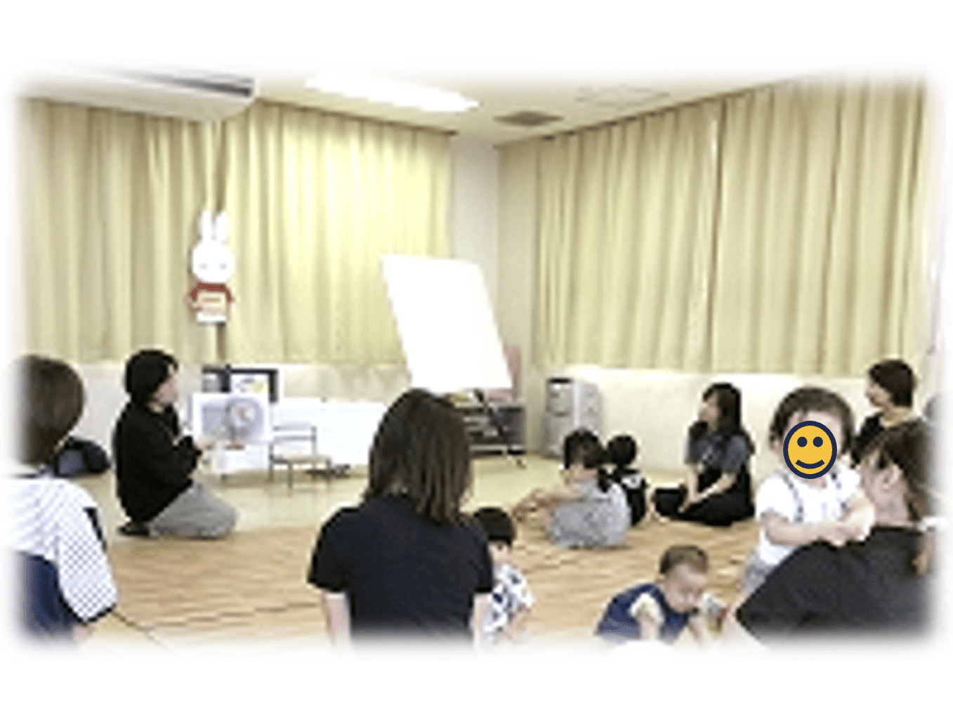 読み聞かせをしている様子