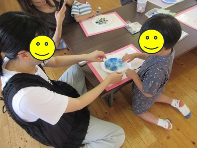 プッシュアートをする親子