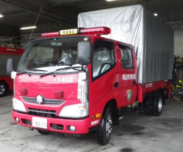 ダブルキャブ資機材運搬車の写真