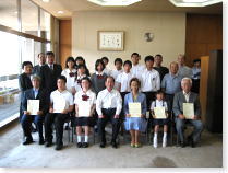 平成20年度ESD・環境活動発表交流会特別賞授賞式の集合写真