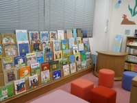 建部町図書館絵本コーナー1