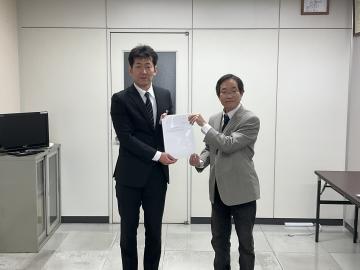 答申手交の様子