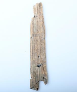 南方遺跡出土の石鏃の刺さった盾