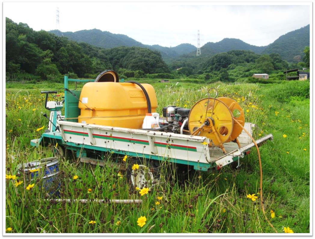 大型の除草剤散布機