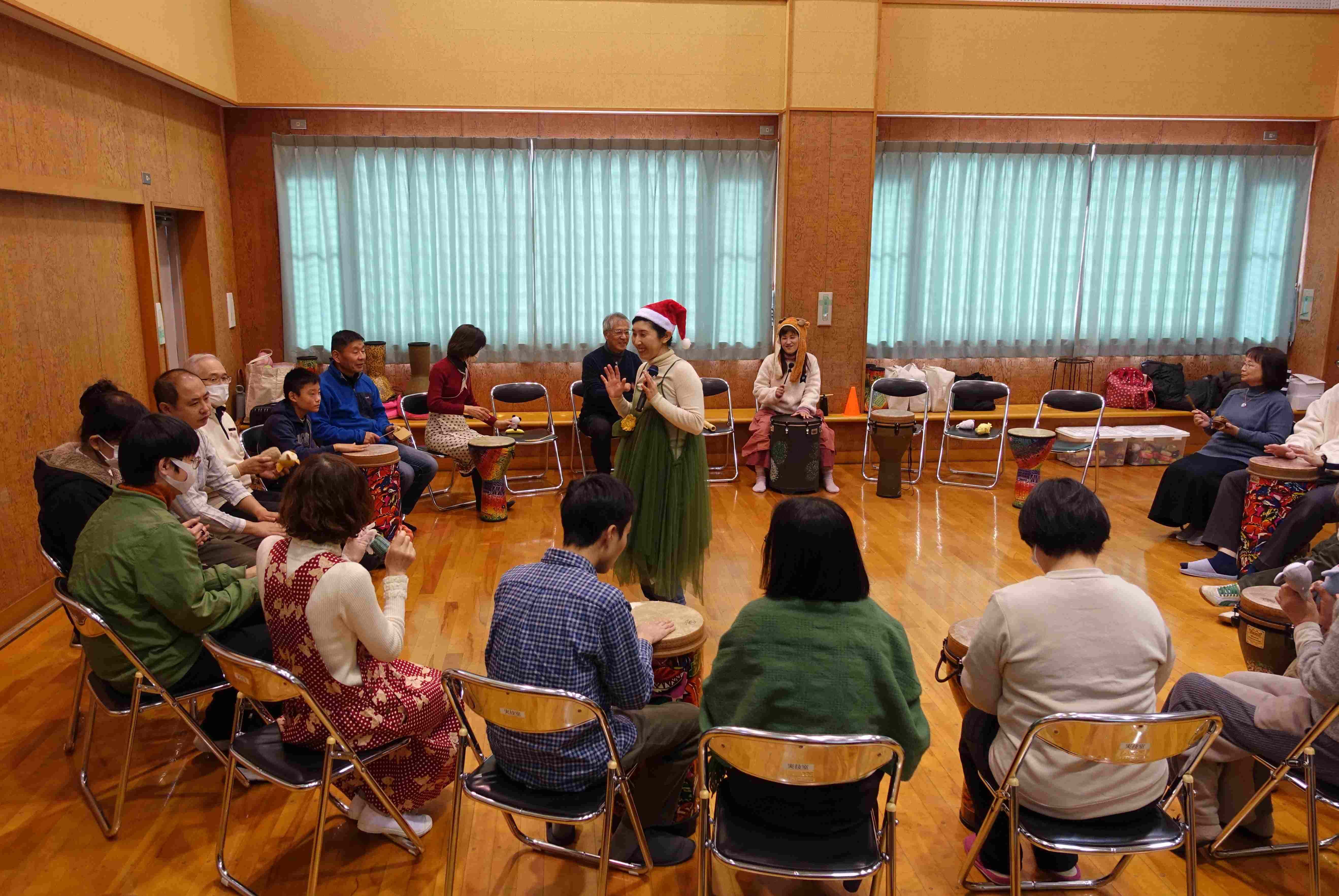 クリスマス交流会（ドラムに挑戦）