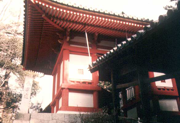 吉備津神社南随神門の写真