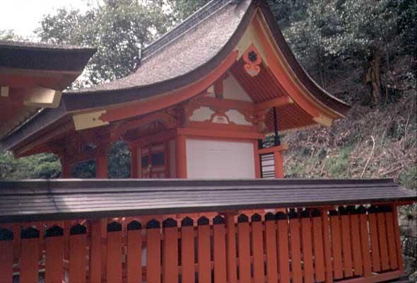 子安神社社殿の写真