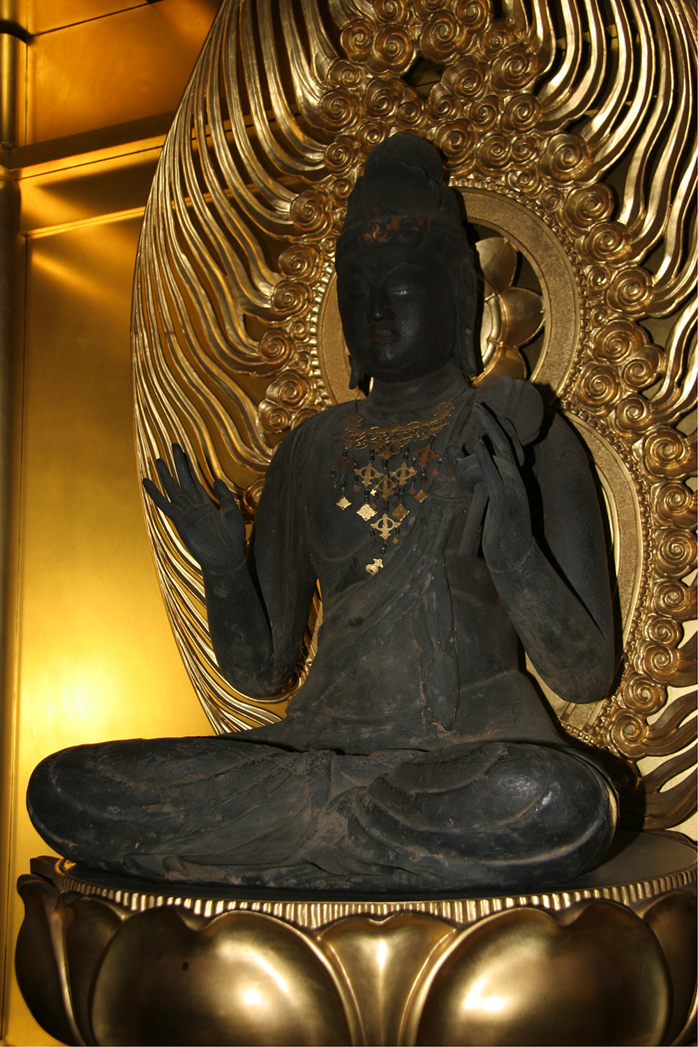 観音菩薩坐像の写真