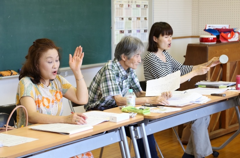 歌や楽器を交えた朗読