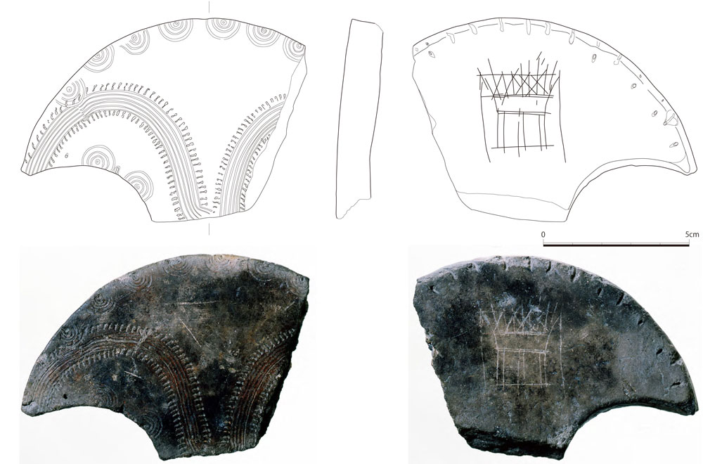 建物絵画付分銅形土製品の写真