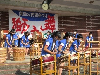 祭りの様子