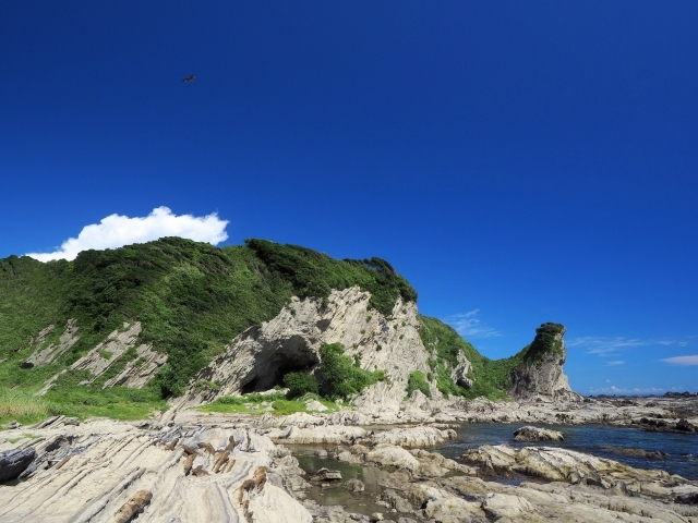 浸食された海岸の画像